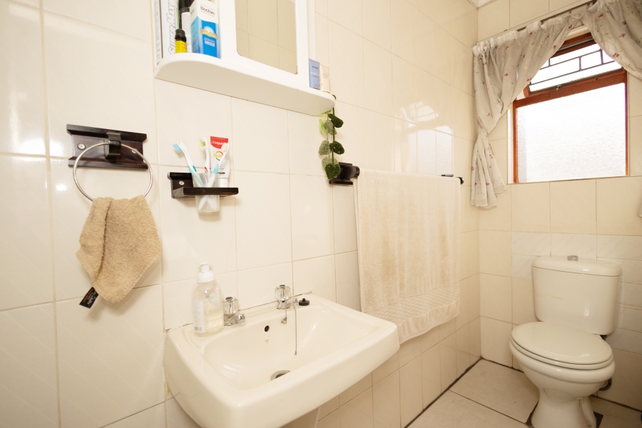5 Bedroom Property for Sale in Vredekloof Western Cape